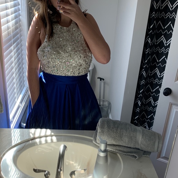 dress - Picture 1 of 2